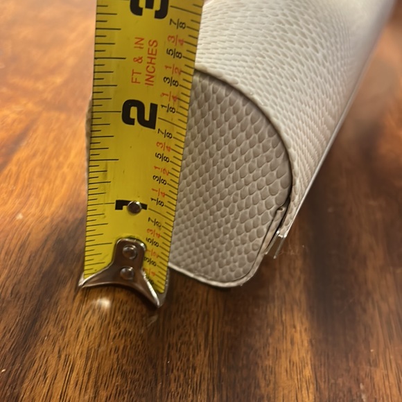 JIMMY CHOO  cream snake skin case unisex. - Picture 7 of 8